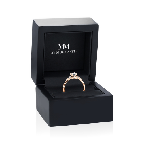 Ovaline - Oval Moissanite Ring with Minimalistic Side Stones