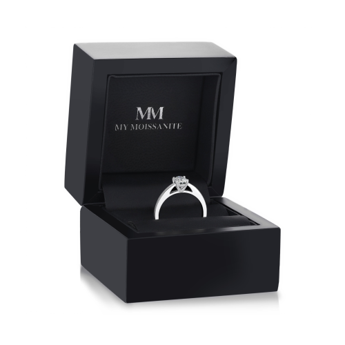Ovaline - Moissanite Ring with Minimalistic Side Stones