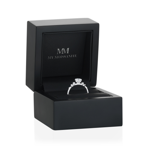 Ovaline - Moissanite Ring with Minimalistic Side Stones