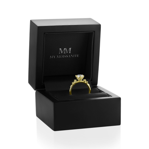 Aurora - Moissanite Ring with Minimalistic Side Stones