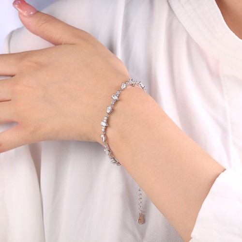 Perlette - Pear Cut Moissanite Bracelet with Elegant Symmetry