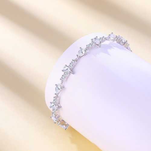 Perlette - Pear Cut Moissanite Bracelet with Elegant Symmetry