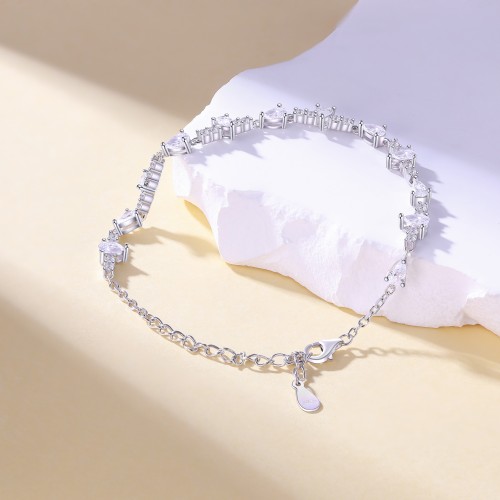 Perlette - Pear Cut Moissanite Bracelet with Elegant Symmetry