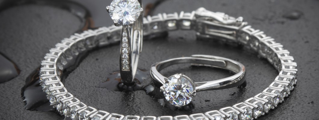 7 Reasons Why a Moissanite Engagement Ring Is Better