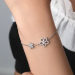 Fiorella - Adjustable Moissanite Flower Charm Bracelet with Pavé Settings