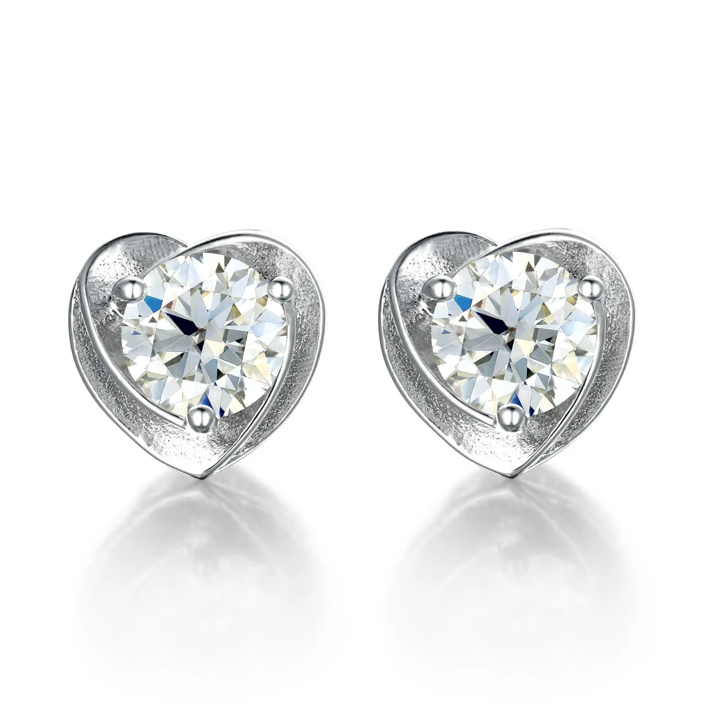 Luster – Moissanite Heart Stud Earrings