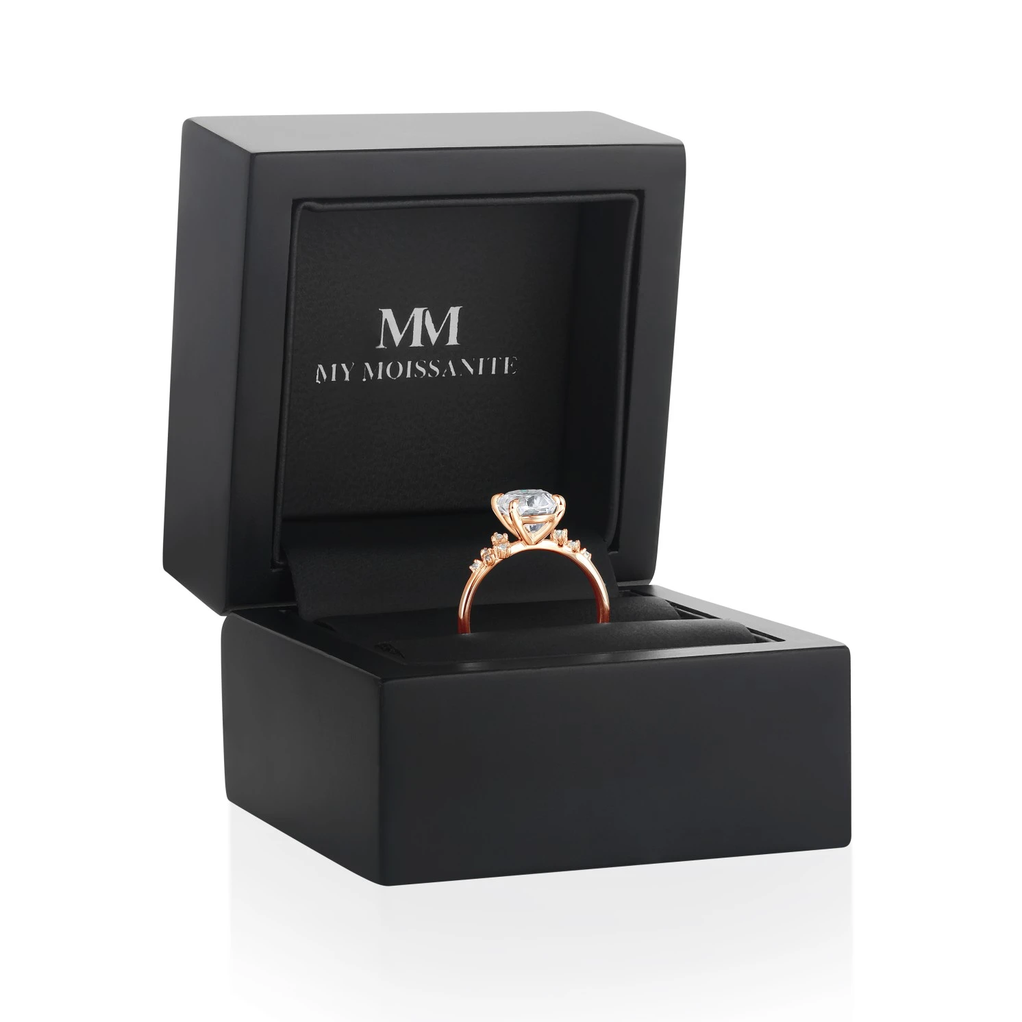 Ovaline - Moissanite Ring with Minimalistic Side Stones Ovaline - Moissanite Ring with Minimalistic Side Stones