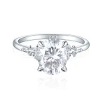 Ovaline - Moissanite Ring with Minimalistic Side Stones Ovaline - Moissanite Ring with Minimalistic Side Stones