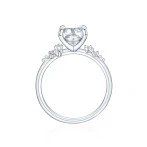 Ovaline - Moissanite Ring with Minimalistic Side Stones Ovaline - Moissanite Ring with Minimalistic Side Stones