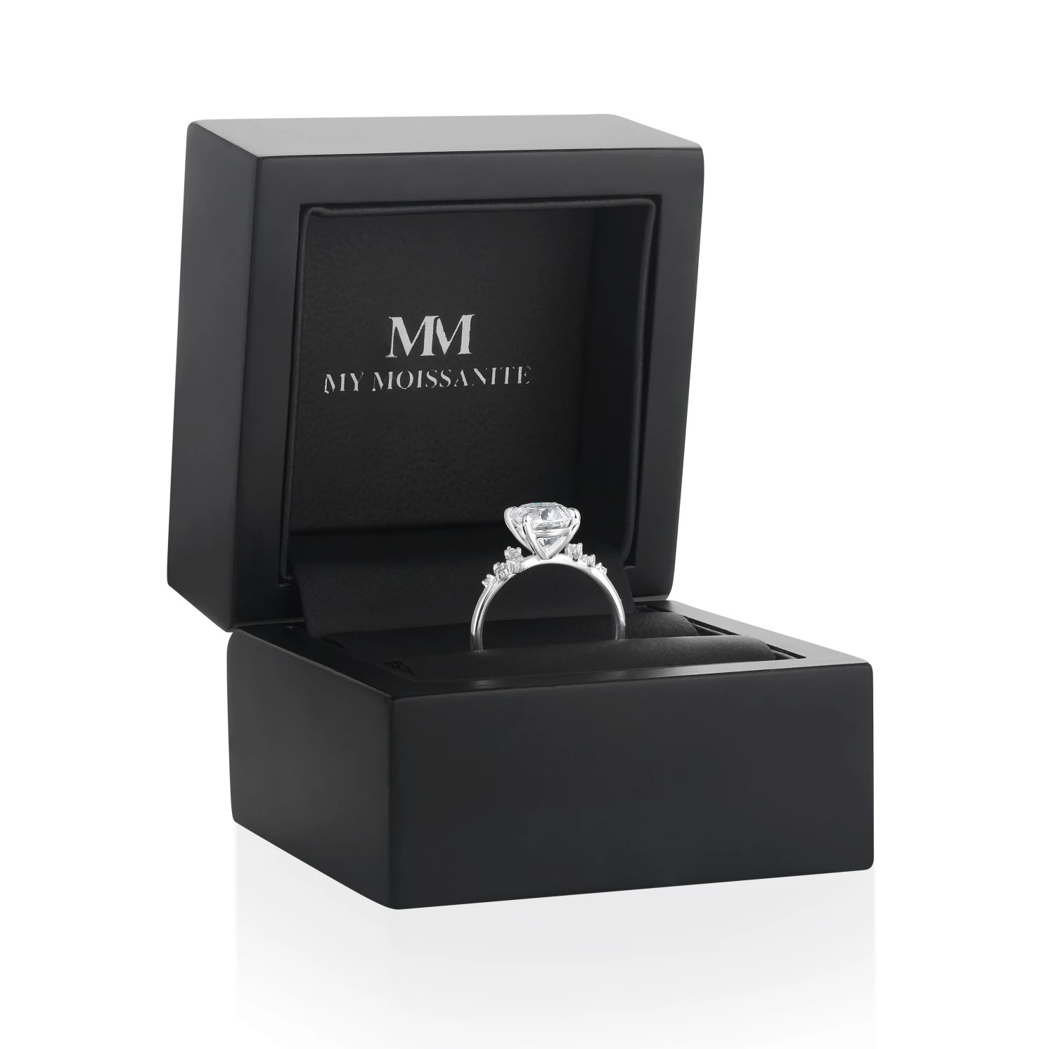 Ovaline - Moissanite Ring with Minimalistic Side Stones Ovaline - Moissanite Ring with Minimalistic Side Stones