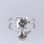 Ovaline - Moissanite Ring with Minimalistic Side Stones Ovaline - Moissanite Ring with Minimalistic Side Stones