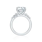 Ovaline - Moissanite Ring with Minimalistic Side Stones Ovaline - Moissanite Ring with Minimalistic Side Stones