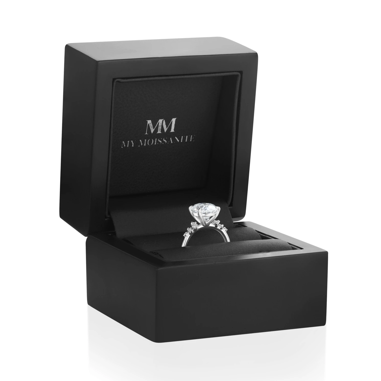 Ovaline - Moissanite Ring with Minimalistic Side Stones Ovaline - Moissanite Ring with Minimalistic Side Stones