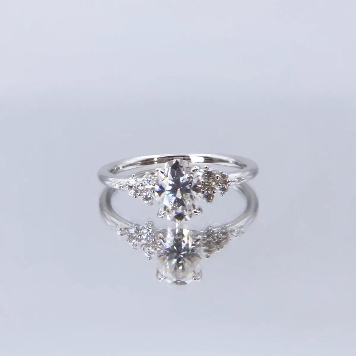 Ovaline - Moissanite Ring with Minimalistic Side Stones